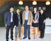 中國(guó)香料香精化妝品工業(yè)協(xié)會(huì)領(lǐng)導(dǎo)蒞臨棟方股份參觀(guān)